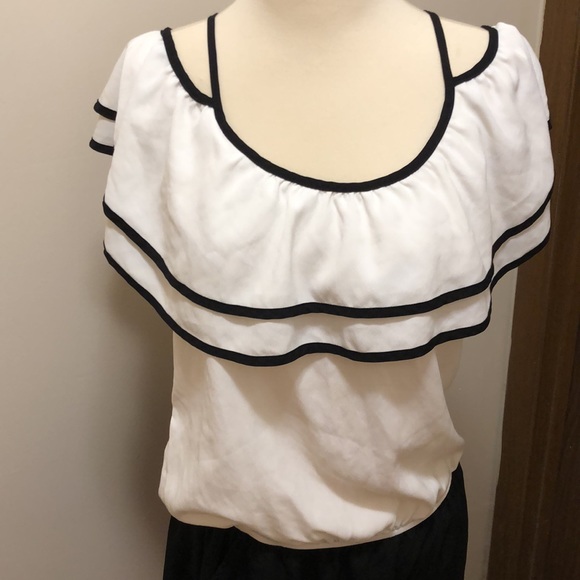 VaVa By Joy Han Black & White Cold Shoulder Romper Size Medium EUC - Picture 6 of 15